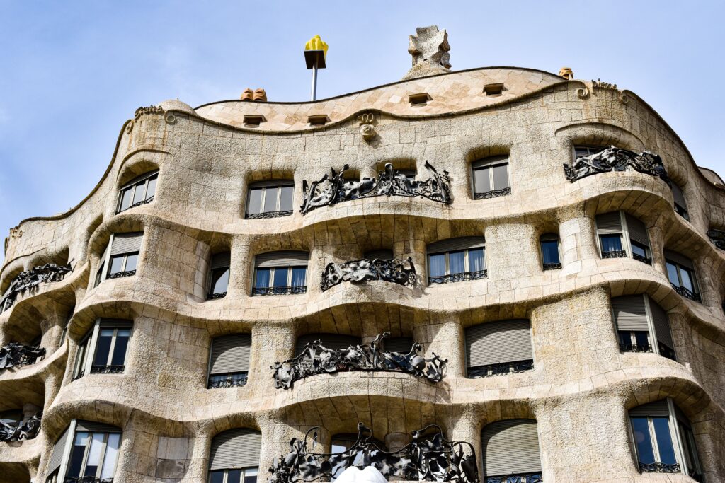 La Pedrera com Guia Brasileiro em Barcelona by GR Concierge - AXP Photography no Pexels