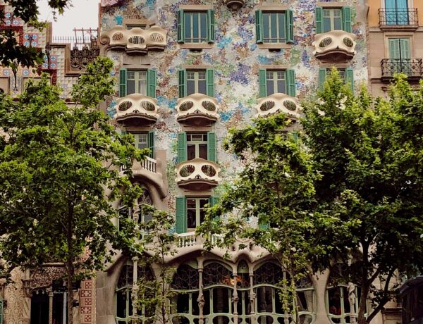 Casa Batlló com Guia Brasileiro - Nikola Pavlačková no Pexels