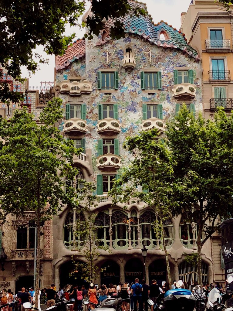 Casa Batlló com Guia Brasileiro - Nikola Pavlačková no Pexels